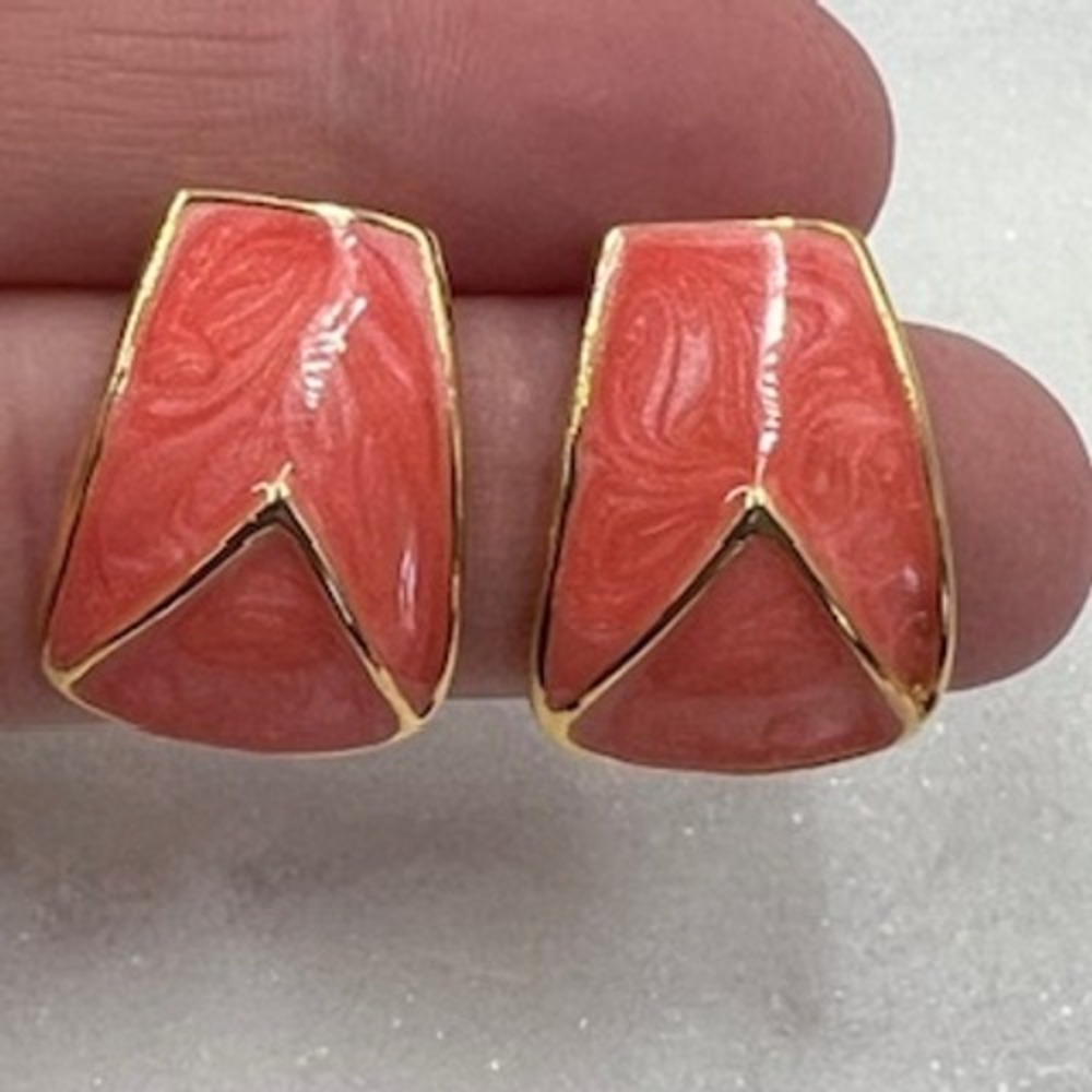 Vintage 80's Style Coral Pink Marbled Enamel Gold Tone Geometric Shield Earrings